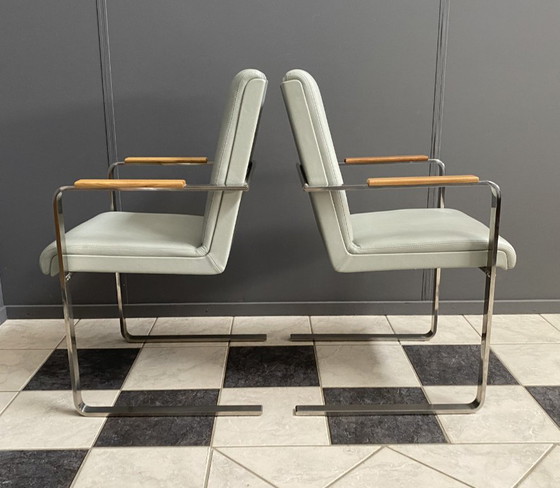 Sillas únicas de cromo y cuero gris, fabricadas bajo pedido en la década de 1980. – Sillas y sillones (photo 11 of 17)