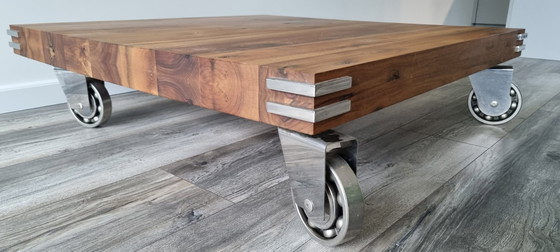 Image 1 of Design Couchtisch Nussbaum