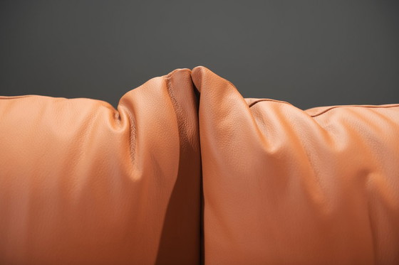 Image 1 of Splendido divano Marenco XL in pelle color cognac disegnato da Mario Marenco per Arflex Italia.