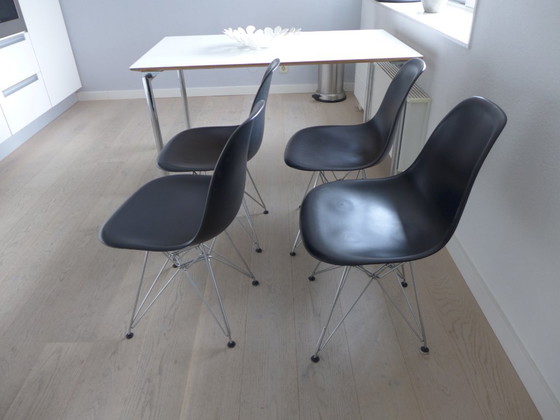 4 sillas Vitra Eames DSR – Sillas de comedor, rvs (photo 2 of 5)