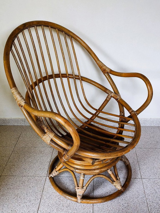 Image 1 of Poltrona girevole vintage in rattan