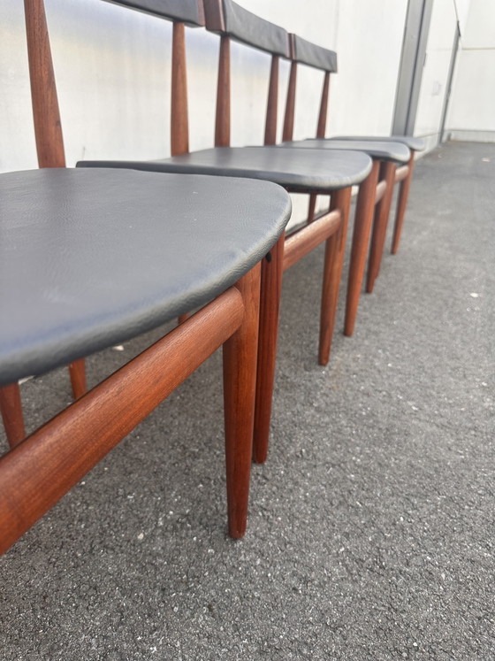 Image 1 of Set van 4 Scandinavische teakhouten stoelen van Hans Olsen voor Frem Røjle – Denemarken, jaren 60