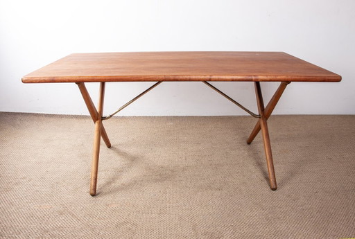 Deense eettafel van massief teak en beukenhout met messing, model AT 303, ontworpen door Hans Wegner voor Andreas Tuck in 1960.
