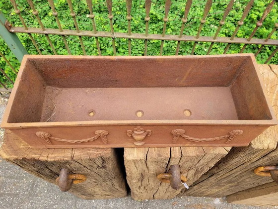 Rusty cast iron jardiniere planter, Plant pot, Brown, Vintage (photo 5 of 10)