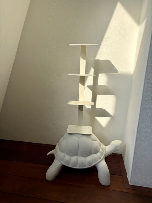 Qeeboo Turtle Draagboekenkast – Wit
