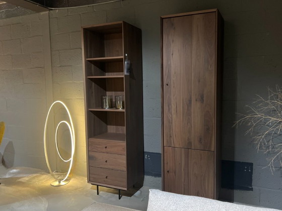 Image 1 of Armario de almacenamiento cerrado con 2 puertas