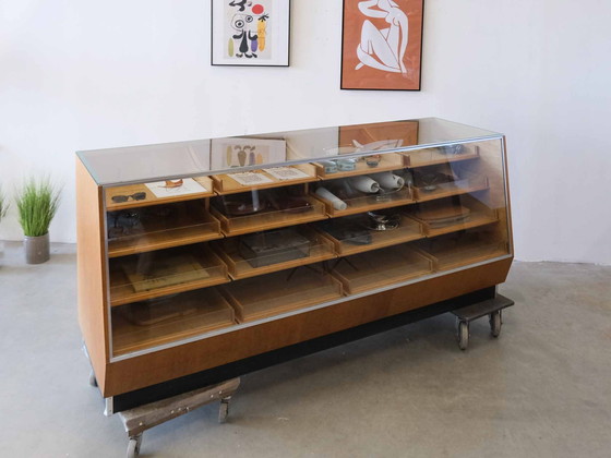 Image 1 of Vintage toonbank Boetiek