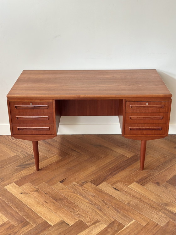 Image 1 of Scrivania dal design vintage in legno di teak danese, anni '50/'60/'70