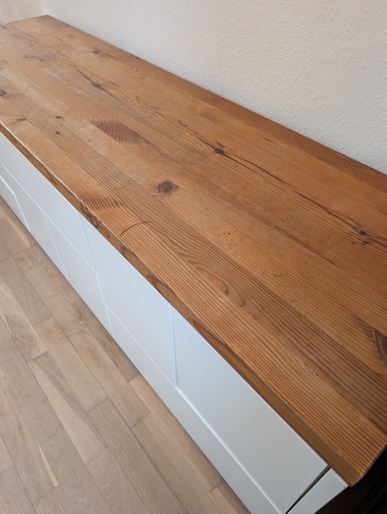 Image 1 of Mobile porta TV unico, realizzato in legno massello di pino e compensato di betulla.