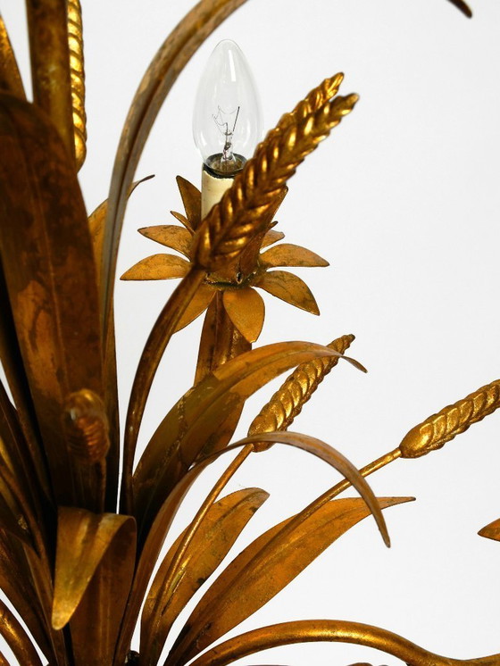 Image 1 of Preciosa lámpara de araña alta de metal dorado de cinco brazos de la década de 1970 de Hans Kögl