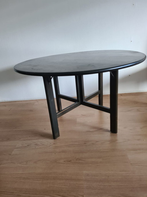 Tavolo da pranzo vintage con credenza abbinata