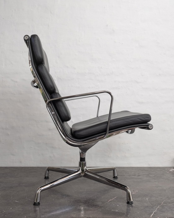 Image 1 of Vitra Ray & Charles Eames Soft Pad Aluminum Group EA216