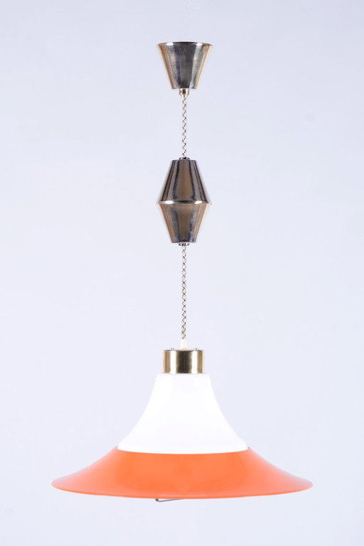 Lustre Mid-Century restauré, laiton, acier laqué, tchèque, années 1960