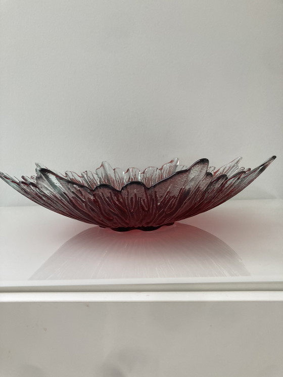Image 1 of Classico di metà secolo: ciotola a forma di foglia in vetro con centro rosso