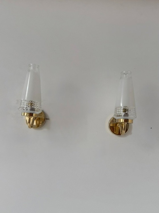 Een paar vintage wandlampen van glas en messing, Frankrijk, 1970. (photo 3 of 5)