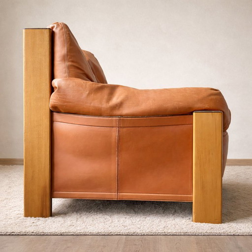 Bergère Afra & Tobia Scarpa per Maxalto pelle cognac e legno massello