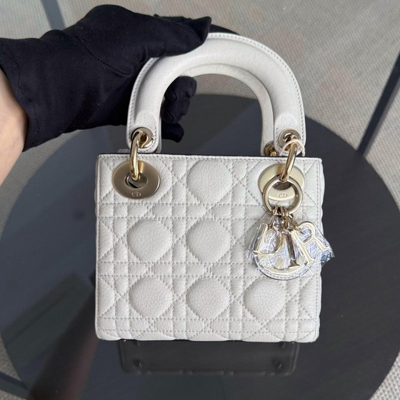 Image 1 of DIOR LADY MINI - PELLE DI VITELLO GRAMMATIZZATA CANNAGE, DETTAGLI IN ORO BIANCO