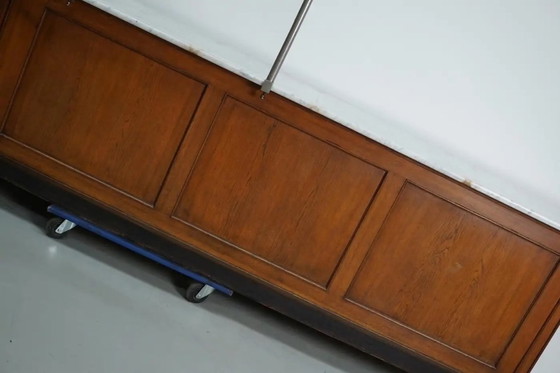 Image 1 of Gran mostrador antiguo Art Déco de chocolate alemán de roble y mármol, década de 1920