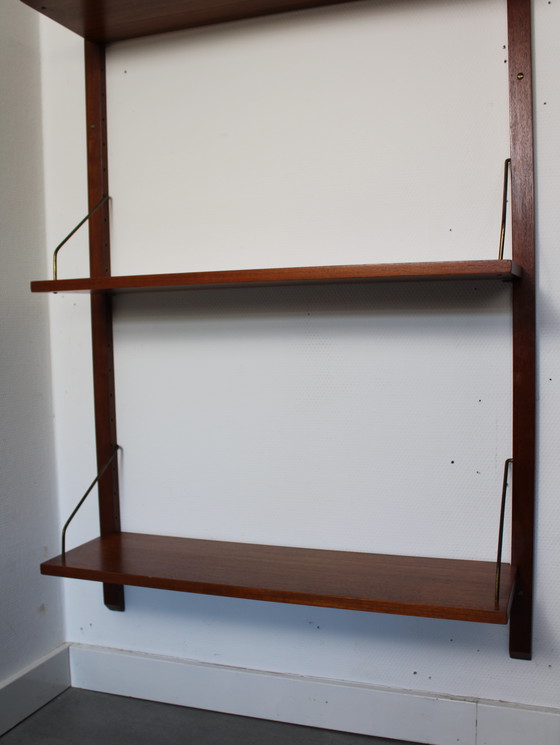 Image 1 of Modulares Wandsystem aus Teakholz mit Regalen