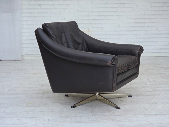 Image 1 of Deense draaibare fauteuil uit de jaren 60 van Aage Christensen, meubelleder.