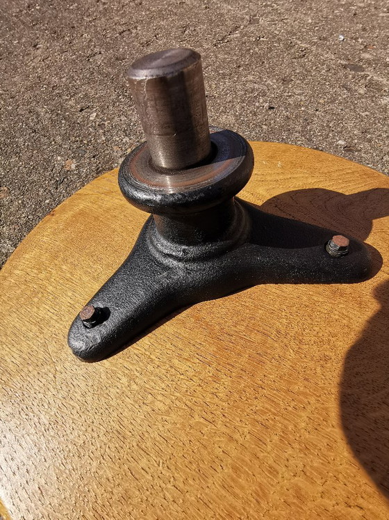 Antieke Singer naaimachine driepoot kruk met ronde gietijzeren zitting – Krukjes, Cast Iron, Wood (photo 3 of 13)