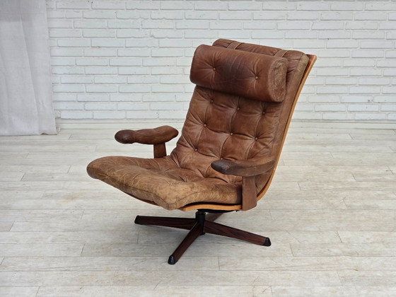 Image 1 of Anni '60, poltrona girevole scandinava, rivestimento in pelle marrone.