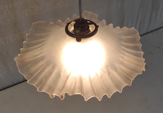 Image 1 of Lampenkap van geplooid glas - midden 20e eeuw