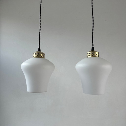 PAIRE D’ANCIENNES SUSPENSIONS EN OPALINE VINTAGE – hanglampen, Glass