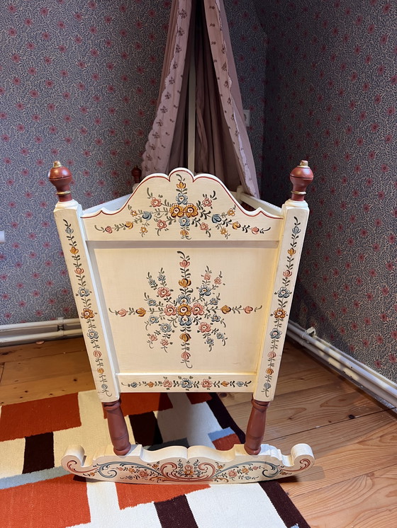 Image 1 of Handbeschilderde Hindeloopen schommel wieg