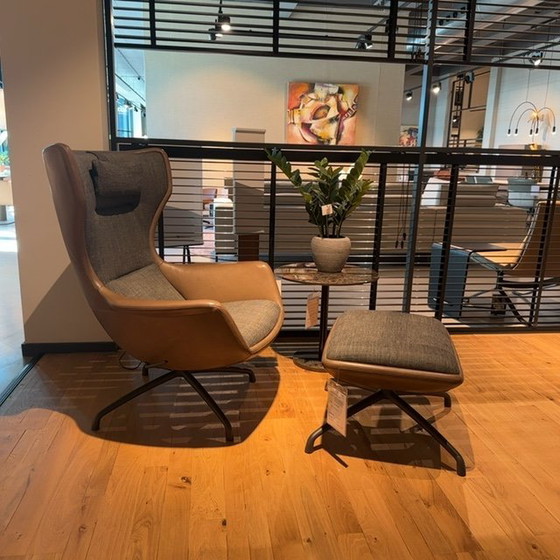 Image 1 of Eyye Puuro fauteuil met poef