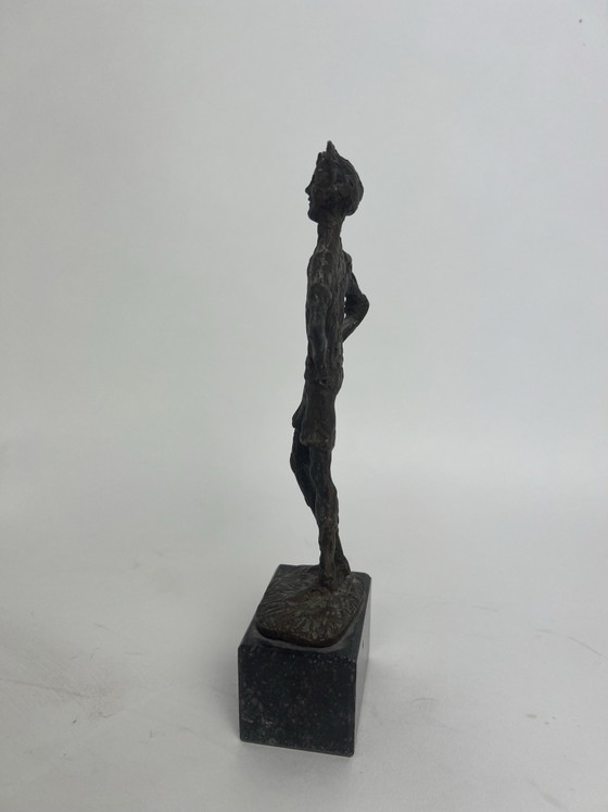 Sculture in bronzo “Het Lieverdje” Carel Kneulman – Marmo (photo 4 of 5)