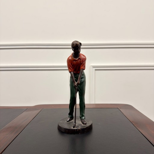 Statue de golfeur en bronze antique rouge