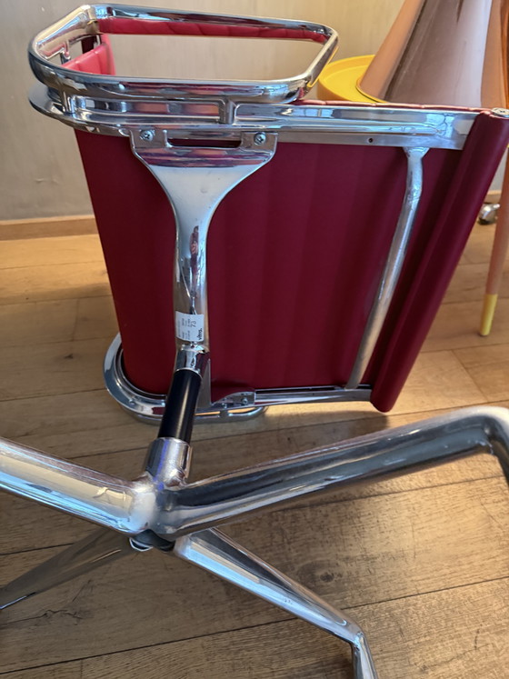 Image 1 of Vitra
