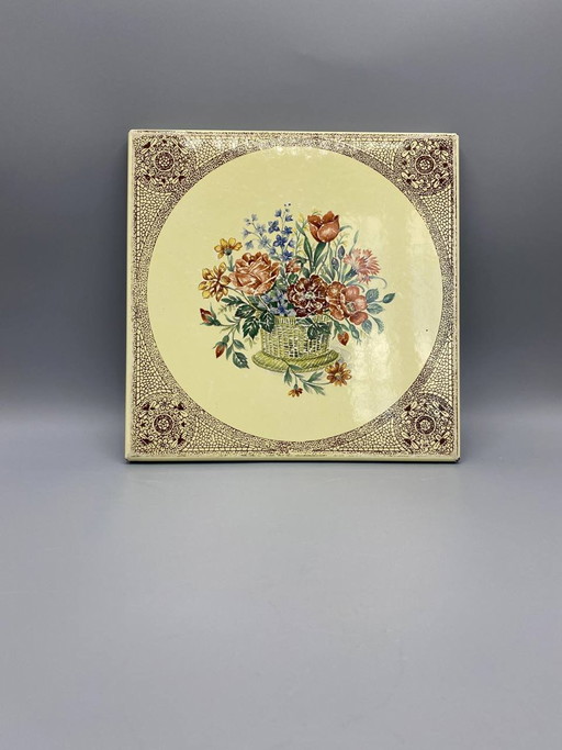 Enamel on Metal Trivet, Rustic Floral Bouquet Design, Tulips and Roses in a Basket – decoratieve objecten, Rubber