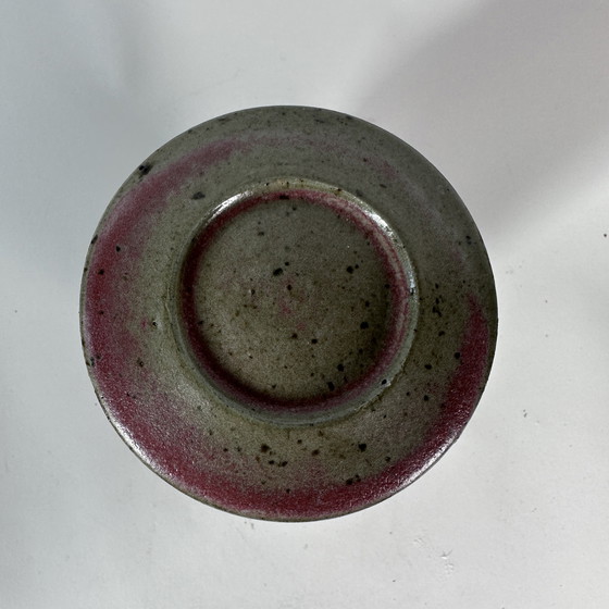 Image 1 of Ed Meissenberg – Jarrón de cerámica de estudio con tapa y esmalte rojo verdoso (década de 1990)