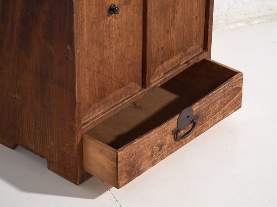 Antique Japanese cedar mizuya ko-dansu furniture, Meiji-Taishō period (c. ) #39 – Storage cabinet, Cast Iron (photo 29 of 40)