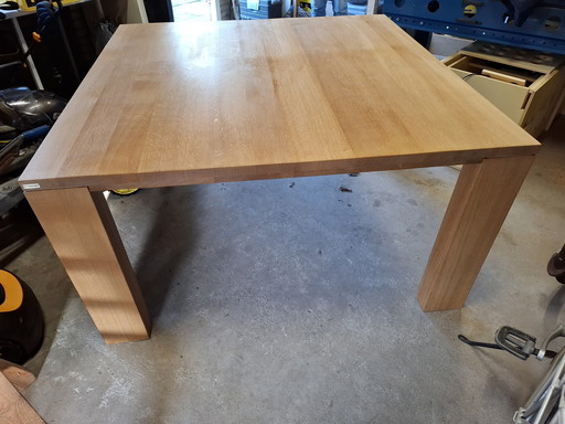 Table lourde 140X140 hauteur 77 cm