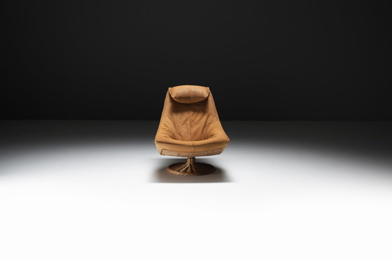 Image 1 of Chaise longue pivotante Delantra en cuir cognac par Gerard van den Berg pour Montis