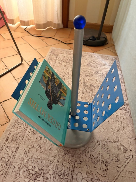 Portariviste Vintage Postmoderno Blu Cobalto, Design Scultoreo Ispirato a Memphis, Metallo (foto 2 di 5)