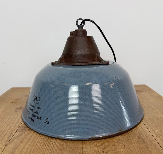 Lampada a sospensione industriale in smalto grigio e ghisa, anni '60 – Szarvasi, Lampade a sospensione (photo 12 of 18)