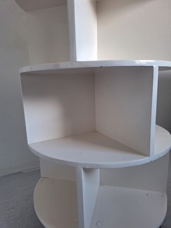 Mobile rotondo ispirato al design di Roderick Vos – Librerie, Wood (photo 4 of 5)
