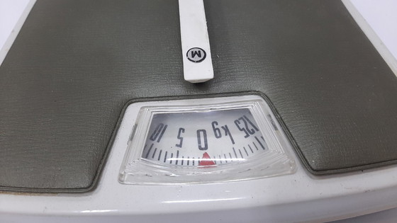Image 1 of Vintage analog mechanical bathroom scale
