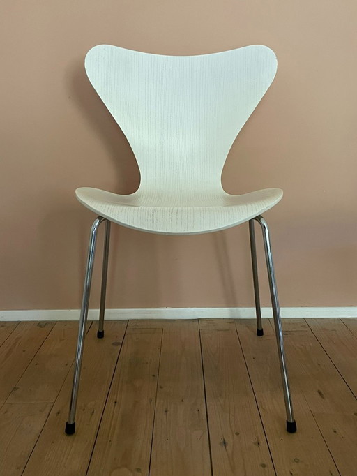 6 chaises originales Fritz Hansen Série 7 - Arne Jacobsen Blanc