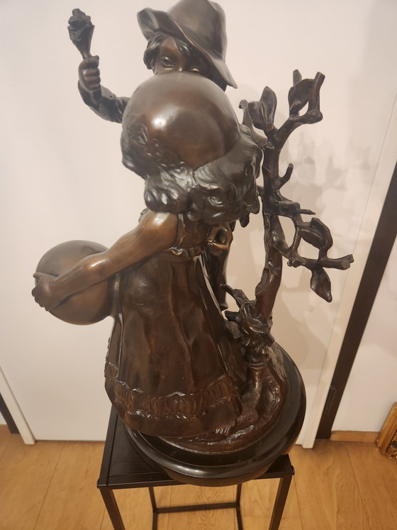 Image 1 of Prachtig Bronzen Beeld "Kinderen met bal" – Auguste Moreau (52 cm / 24 kg)