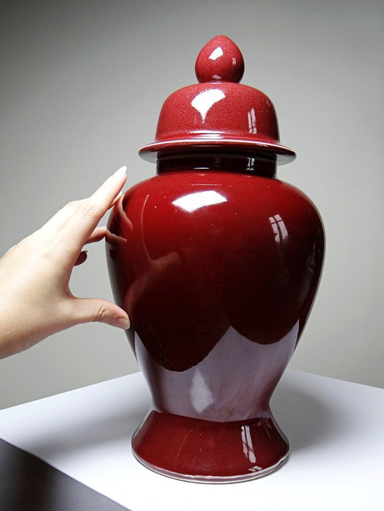 Image 1 of Vase couvert, pot à gingembre chinois céramique sang de boeuf et céladon