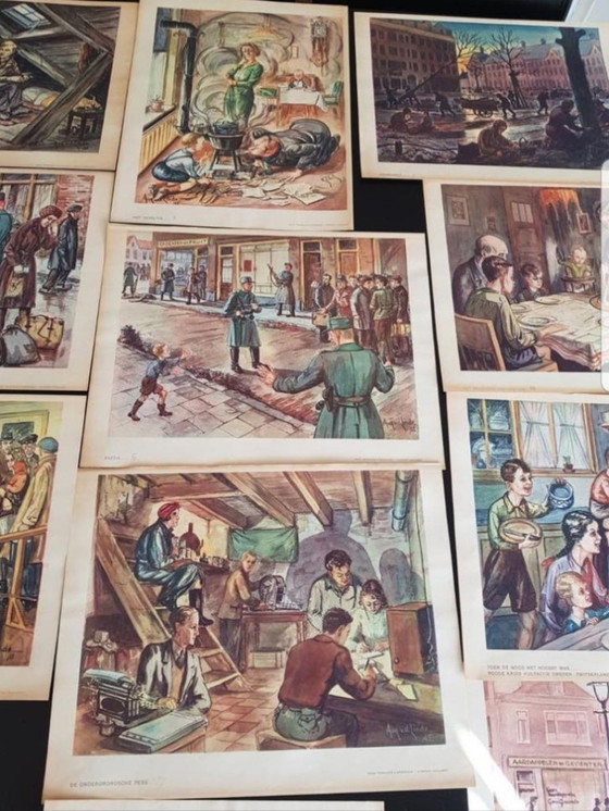 Image 1 of Unieke Set van 18 Historische Schoolplaten