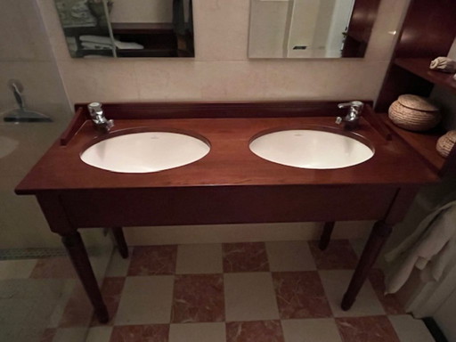 Mobili da bagno in legno di ciliegio realizzati a mano