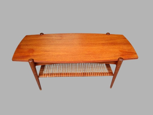 Tavolino da caffè Creafort in teak con piano reversibile e ripiano in rattan, anni '70