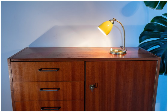 Image 1 of Lampe aus den 50er Jahren aus Messing und senffarbenem Metall, Superb