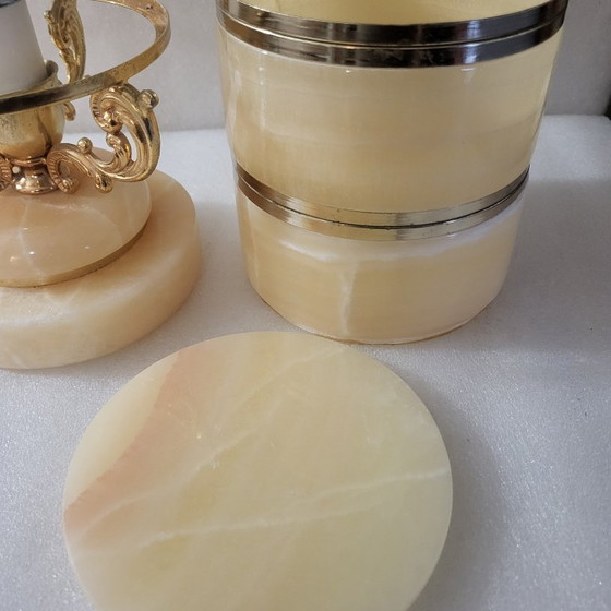 Image 1 of Lampe à poser en albâtre et laiton 